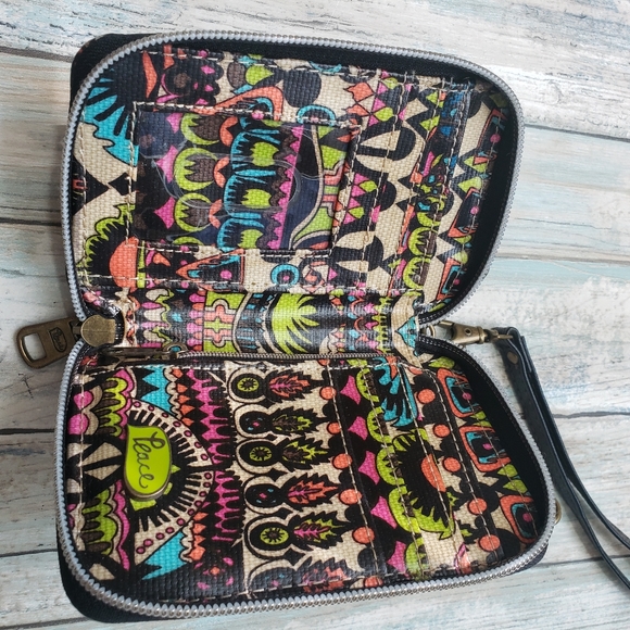 Sakroots Crossbody Wallet. - Picture 6 of 16